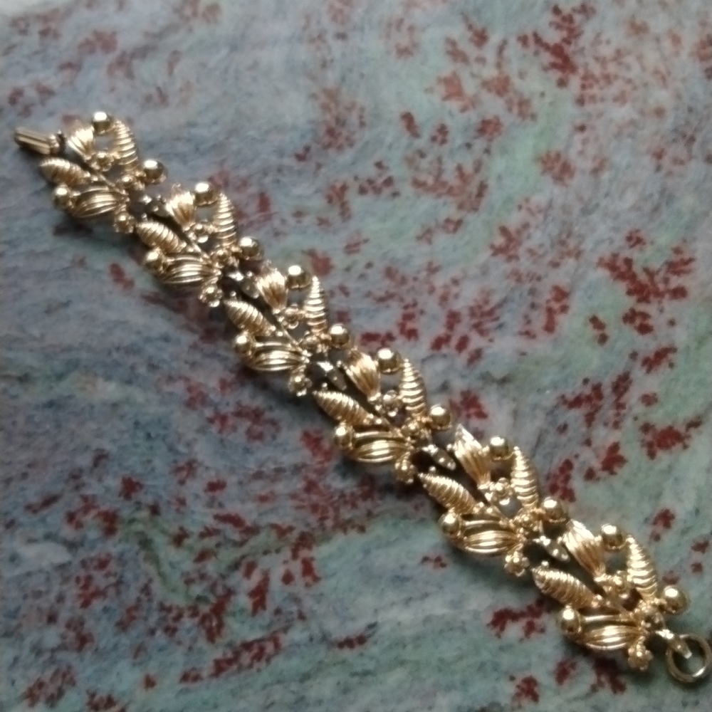 Gold vintage bracelet, floral pattern